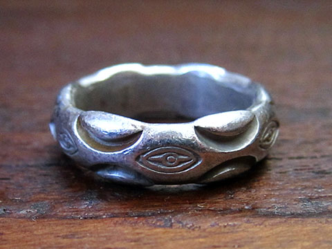 シルバーアクセサリー カレンシルバーリング　魔除けの目デザイン