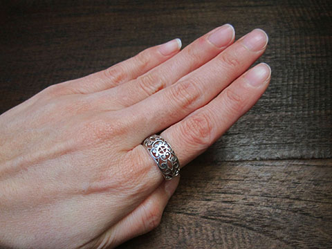 シルバーアクセサリー 透かしのデザイン