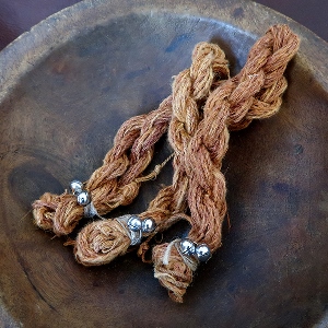 草木染ヘンプ糸　撚りヘンプ糸イメージ