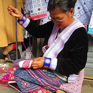 苗族古布刺繍はぎれ モン族古布